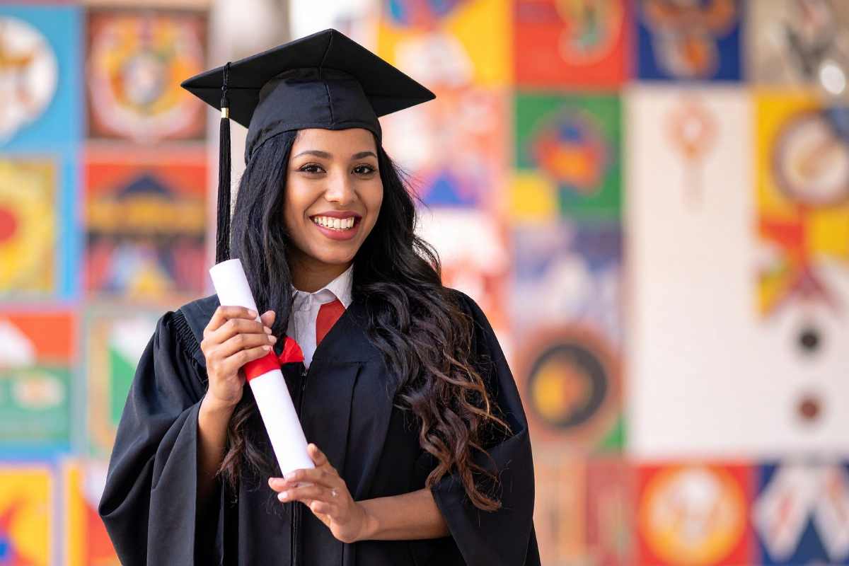 Anéis para formatura em ouro: tradição que atravessa gerações e cursos